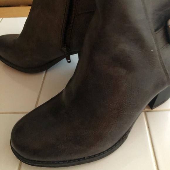 Boots - Picture 5 of 6